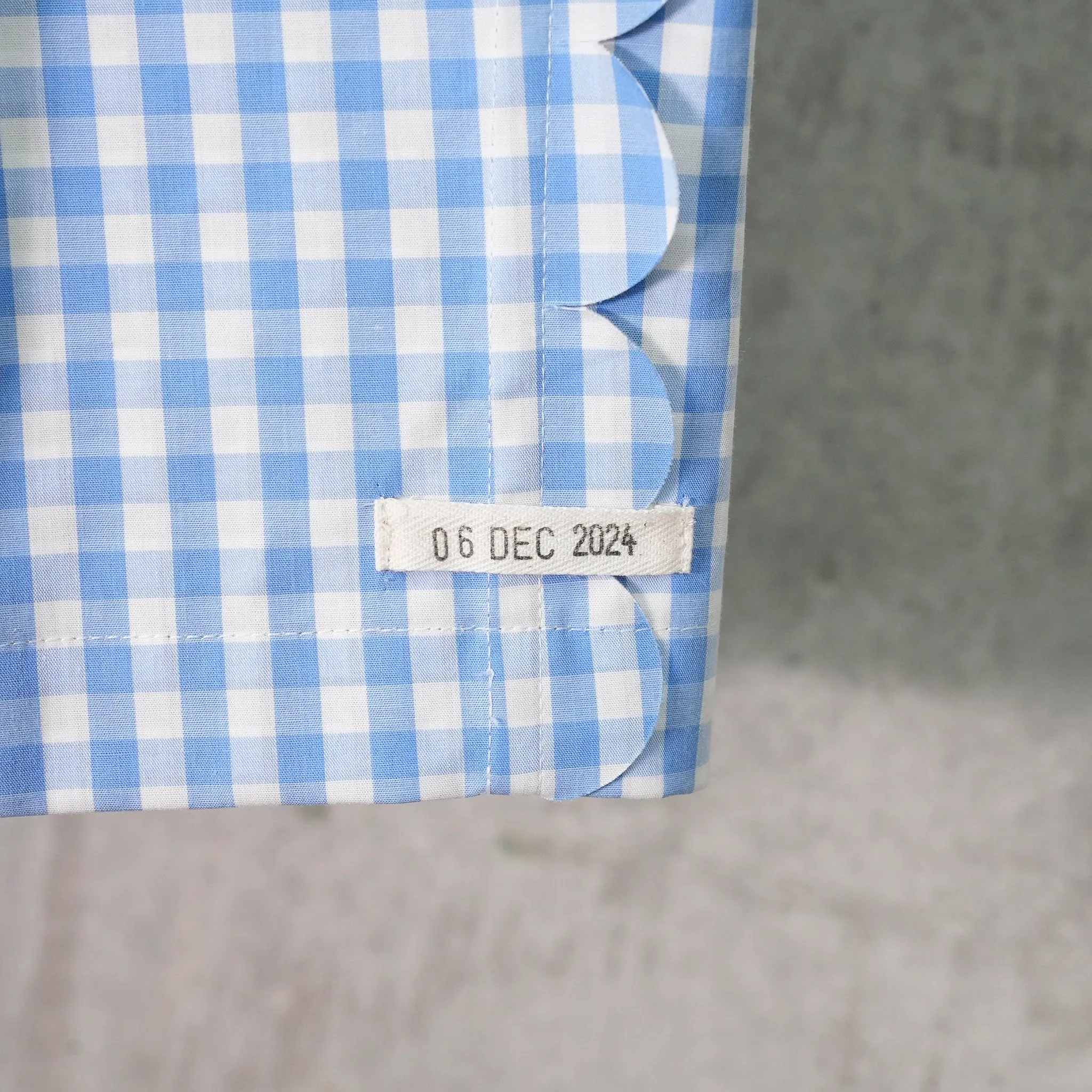 SPEECH BUBBLES BELTED SHORT TROUSERS / SAXE BLUE AND GRAY GINGHAM